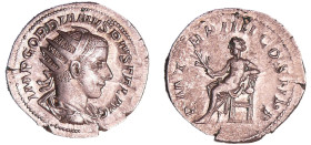Gordien III - Antoninien (241-242, Rome)
A/ IMP GORDIANVS PIVS FEL AVG Buste radié et drapé à droite. 
R/ P M TR P IIII COS II P P. Gordien debout à...