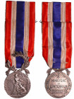 France - Médaille "Police municipale et rurale" en argent avec son ruban
SUP
 Ar ; 13.89 gr ; 27 mm