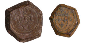 France - Poids monétaire - Lot de 2 poids monétaires médiévaux
Poids en bronze. D VII X (9.12 gr) ; écu de France couronné (3.23 gr).
TTB
 Br ; ;...