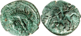 GALLIEN. 
AMBIANI (um Amiens). 
anonym (60-25 v. Chr.). AE-Quadrans 17mm 2,11g. Eber n. r. zw. Kreisen und Punkten / Reiter n.l., hält Torques. LT&n...