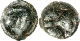 SIZILIEN. 
SELINUS. 
Guss-AE-20mm Trias (435/415 v.Chr.) 10,14g. Gorgonenkopf v.v. / Gorgonenkopf mit herausgestreckter Zunge. SNG ANS&nbsp; -, SNG ...
