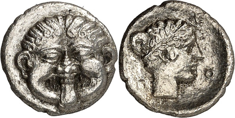 MAKEDONIEN. 
NEAPOLIS (Kavala). 
Triobolon (424/350 v.Chr.) 1,53g. Gorgoneion ...