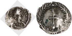 BYZANZ. 
IUSTINUS II. 565-578. Achtel-Siliqua (567/572) 0,30g, Ravenna. Paludamentbüste mit Perlendiadem n.r. D N IVSTI-NVS PP [AVC] / Chrismon auf M...