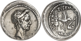NACH ANTIKEM VORBILD. 
Modernes Ag Gussmedaillon nach dem Denar Julius Cäsars 100-44 v. Chr. zu C.48, zu BMC 4316, zu Syd.1128 Belorbeerter Kopf J. C...