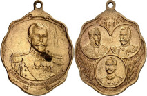 RUSSLAND. 
MEDAILLEN. 
Nikolaus II. 1894-1916. Erinnerungszeichen 1916 (o. Sign.) a.d. Ersten Weltkrieg. Brb. d. Zaren in Uniform v.v. / in 3 Medail...