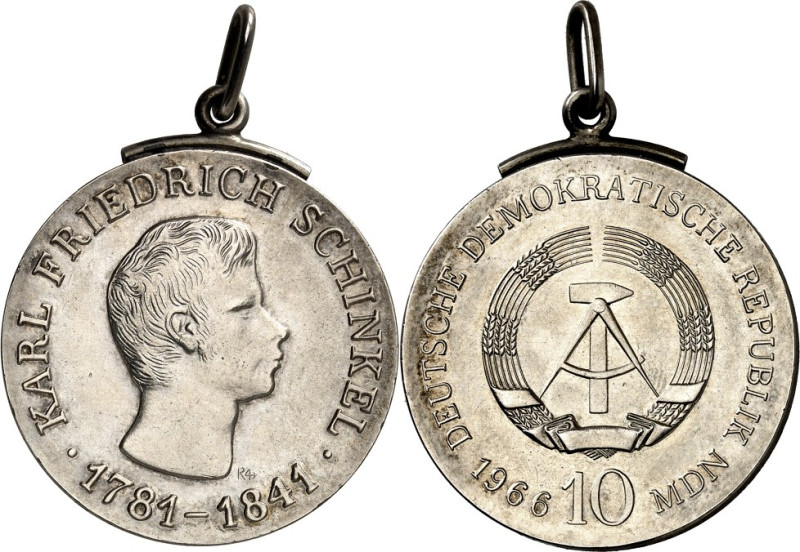 DDR. 
GEDENKMÜNZEN. 
10 Mark 1966 Schinkel. J. 1517. . 

mit sauber aufgelöt...