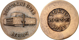 STÄDTE. 
DEUTSCHE STÄDTE. 
BERLIN. Medaille 1963 (o. Sign., v. H. Haacke) a.d. Auslandsauftritt d. Ensembles d. Deutschen Oper Berlin in Tokio. Ansi...
