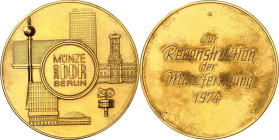 STÄDTE. 
DEUTSCHE STÄDTE. 
BERLIN. Medaille 1974 (Münze Berlin) d. VEB Münze der DDR Berlin, zur Rekonstruktion der Münzfertigung. Ensemble von Bauw...