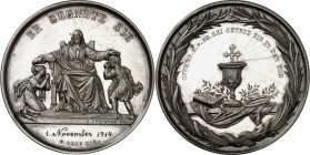 RELIGION UND ETHIK. 
KONFIRMATION. 
DEUTSCHE GEBIETE. Medaille o.J. (vor 1863) (v. Pfeuffer, b. Loos). ER SEGNETE SIE Christus thront v.v. und segne...