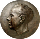 BILDHAUER und MEDAILLEURE des XIX. bis XXI. Jh.. 
DEUTSCHLAND zeitgenössisch nach 1945. 
unleserl. Sign. Rundrelief (Medaillon) 1946 Kopf eines Mann...