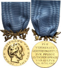 DEUTSCHLAND. 
BUNDESREPUBLIK DEUTSCHLAND. 
Goethe- Medaille 1. Fassung, von 1954 - 1974 Kopf r. / FÜR/ VERDIENSTE/GOETHE INSTITUT / ZUR PFLEGE / DEU...