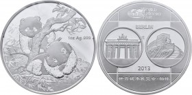 China - Volksrepublik: Medaille 1 OZ Silber Panda 2013 (Show-Panda) anlässlich der World Money Fair (WMF) in Berlin. In Kapsel, eingeschweisst, mit Et...