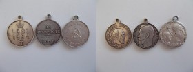 Russland: Lot 3 Medaillen. Alexander III. 1881-1894: Tragbare AR-Medaille 1894 (unsigniert, von A. Griliches), auf seinen Tod. Diakov 1094.1, Nikolaus...