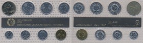 DDR: Kursmünzensatz 1990 mit Medaille ”Plutus”, Auflage nur 3.100 Exemplare, selten, Stempelglanz.
 [taxed under margin system]