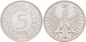 Bundesrepublik Deutschland 1948-2001: 5 DM Kursmünze 1958 J, nur 60.000 Ex., Jaeger 387, Kratzer, sehr schön.
 [taxed under margin system]