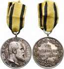 Orden & Ehrenzeichen: Württemberg, Wilhelm II. 1891-1918: Lot 2 Silbermedaillen, Silberne Schießprämienmedaille ” DEM BESTEN SCHÜTZEN”, 34,7 mm, 14,52...