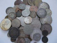 Alle Welt: Lot Münzen und Medaillen, dabei einige Silbermünzen, Gesamtgewicht aller Münzen ca. 650 g.
 [taxed under margin system]