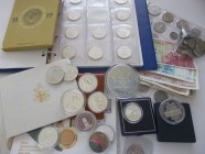 Alle Welt: eine bunte Mischung an diversen Münzen. Dabei ein Album mit DM Münzen, Russland und Vatikan KMS, einigen lose Münzen, teils Umtauschware, t...