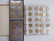 Polen: 123 x 2 Zloty Gedenkmünzen diverse Jahrgänge (1997- 2007) und Motive, aufbewahrt in 2 Alben.
 [taxed under margin system]