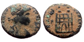 Theodosius (379-395) AE Nummus (Bronze, 1,08g, 12mm). Thessalonica, AD 384-388.
Obv: [DN THE]ODO[SIVS P F AVG], pearl-diademed, draped and cuirassed ...
