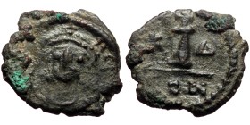 Maurice Tiberius (582-602) AE Decanummium (Bronze, 2.06g, 17mm) Constantinople, 4th officina.
Obv: blundered legend - Helmeted, draped, and cuirassed...