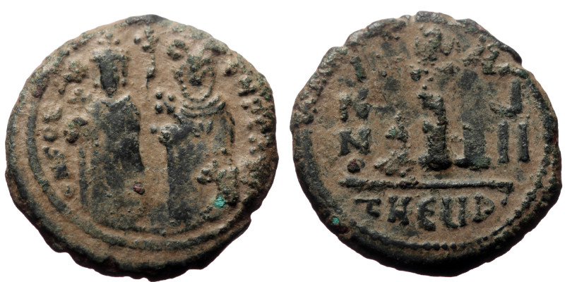 Phocas (602-610) AE follis (Bronze, 10,13g, 27mm) Theoupolis (Antioch) 
Obv: Pho...