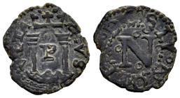 Carlos I (1516-1556). Cornado. Pamplona. (Cal-43). (Rs-no cita). Ae. 1,05 g. P entre las columnas. MBC+. Est...35,00.