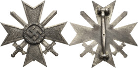 Orden des Dritten Reiches
Kriegsverdienstkreuz 1. Klasse Verliehen 1941-1945 Weißmetall versilbert. 49 x 49 mm, 18,26 g OEK 3833 Nimmergut 5092 Vorzü...