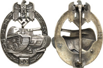 Orden des Dritten Reiches
Panzerkampfabzeichen in Silber III. Stufe mit der Einsatzzahl "50" Verliehen 1943-1945. Hersteller "JFS", Buntmetall, versi...