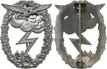 Orden des Dritten Reiches
Erdkampfabzeichen Verliehen 1942-1945 Feinzink, silbern getönt. 56 x 43 mm, 34,32 g OEK 3991 Nimmergut 5445 Sehr schön-vorz...