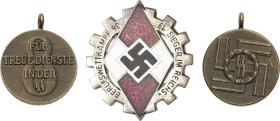 Orden des Dritten Reiches
Ehrenzeichen "Reichssieger im Reichsberufswettkampf 1936". Broschiert, emailliert, Buntmetall, versilbert. 25 x 22 mm,4,82 ...