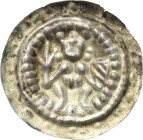 Vargula
Schenken von Vargula Brakteat. Thronender Gekrönter mit Lilienzepter und Schrägbalkenschild im dreifachen Perlkreis Fd. Nebra - Fd. Leubingen...