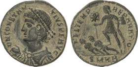 Centenional. 337-361 d.C. CONSTANCIO II. CYZICUS. Anv.: DN CONSTANTIVS PF AVC. Busto acorazado y diademado a izquierda. Rev.: Constancio de pie a izqu...
