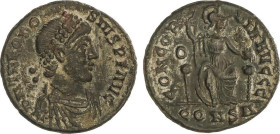 AE 18. 379-395 d.C. TEODOSIO I. CONSTANTINOPLA. Anv.: DN THEODOSIVS PF AVG. Busto diademado y drapeado a derecha. Rev.: CONCORDIA AVGGG. Constantinopo...