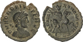 AE 17. 392-395 d.C. HONORIO. Anv.: D. N. HONORIVS P F AVG. Busto diademado, drapeado y acorazado a derecha. Rev.: GLORIA ROMANORVM. Emperador a caball...