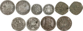 Lote 4 monedas y 1 Jetón. MEDIEVAL a EXTRANJERA. Real de Vellon Enrique II, 1 Real Reyes Católicos Sevilla, 1 Real 1769 Carlos III columnario Potosí ?...