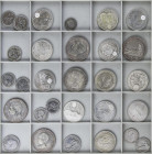 Lote 182 monedas. MONEDA ROMANA a MONEDA EXTRANJERA. Restos finales de colección. Destaca 1 Real Macuquino Carlos II, 1/2 Croat 1612 Felipe III Barcel...