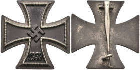 Auszeichnungen Deutscher Staaten bis 1933
 Eisernes Kreuz 1939, 1. Klasse, magnetisch, leicht gewölbt, OEK 3822/4, Zustand 2.

Iron Cross 1939, 1. ...