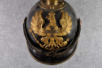 Kaiserreich/Weim. Rep. : Uniformen, Kopfbed., etc.
 Preußen, Pickelhaube für Offiziere der Landwehr-Infanterie, Lederhelm, Linienadler Buntmetall vor...