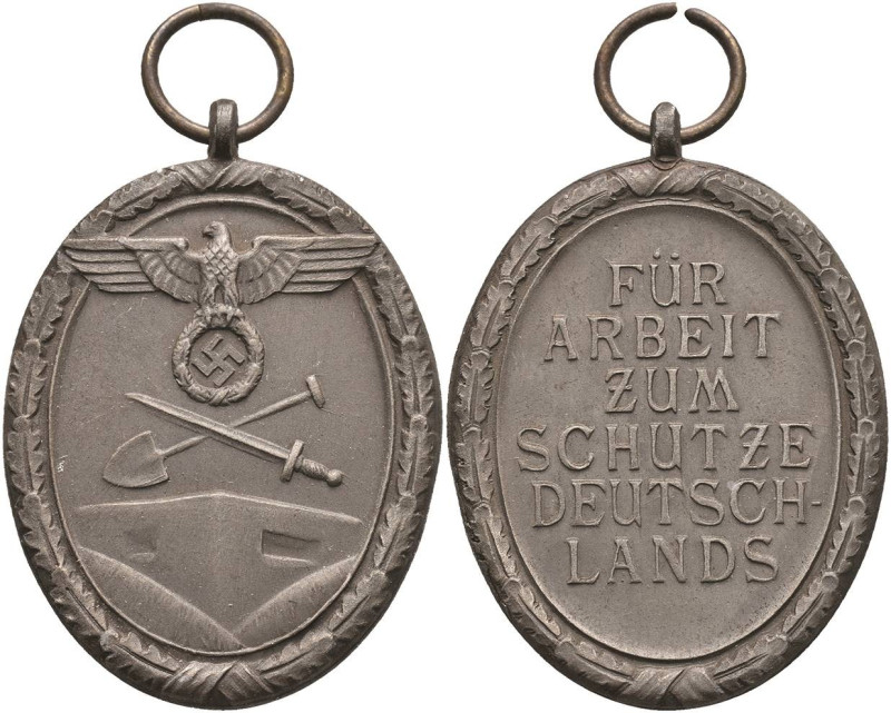 3. Reich Zivile Auszeichnungen
 Deutsches Schutzwall-Ehrenzeichen, Bronze oxidi...