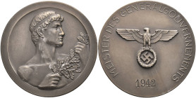 3. Reich Sportehrenzeichen, Sportauszeichnungen
 Medaille, ohne Jahr (1942), "Meister des Generalgouvernements", Avers: Brustbild eines Sportlers mit...