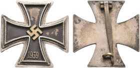 Allg. militärische Auszeichnungen 2. Weltkrieg
 Eisernes Kreuz 1939 1. Klasse, nicht magnetisch, gewölbt, auf Nadel Hersteller "L/58" für die Firma R...