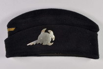 Uniformen 3. Reich und 2. Weltkrieg
 Kriegsmarine, Schiffchen für Mannschaften, dunkelblauer Wollstoff, mit Effekten, seitlich "Sägefisch" aus Metall...