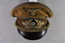 Kopfbedeckungen 3. Reich und 2. Weltkrieg
 NSDAP, Schirmmütze für Politische Leiter in der Kreisleitung, brauner feiner Stoff mit dunkelbraunem Samtb...