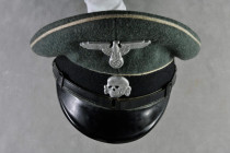 Kopfbedeckungen 3. Reich und 2. Weltkrieg
 Waffen SS, Schirmmütze für Mannschaften und Unterführer, feldgrauer Wollfilz mit schwarzem Besatzband und ...