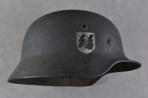 Kopfbedeckungen 3. Reich und 2. Weltkrieg
 Waffen-SS, Stahlhelm M40 mit beiden Emblemen, grün lackierte Glocke mit eingenieteten Luftlöchern, ohne St...