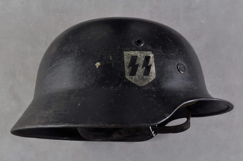 Kopfbedeckungen 3. Reich und 2. Weltkrieg
 Waffen-SS, Stahlhelm M40 mit einem E...