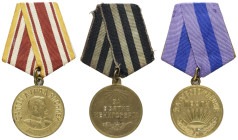 Ausländische Orden und Ehrenzeichen nach 1871
 UdSSR. Lot aus drei schönen Medaillen, "Für den Sieg über Japan", Erhaltungszustand ss, "Für die Einna...