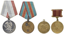 Ausländische Orden und Ehrenzeichen nach 1871
 UdSSR. Lot aus vier Medaillen, "Zum 1500-jährigen Jubiläum Kiews", Erhaltungszustand s-ss, "Veteran de...