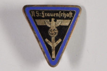 Kleinabzeichen, Mitgliedsnadeln 1871-1945
 Nationalsozialistische Frauenschaft (NS), Abzeichen Ortsgruppe/engerer Stab, rückseitig mit Hersteller "M1...